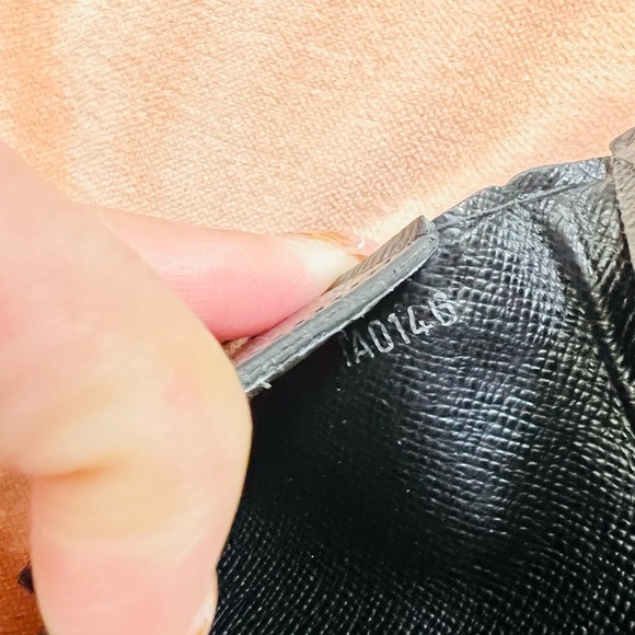 Authentic LV men’s card holder wallet - Picture 11 of 14